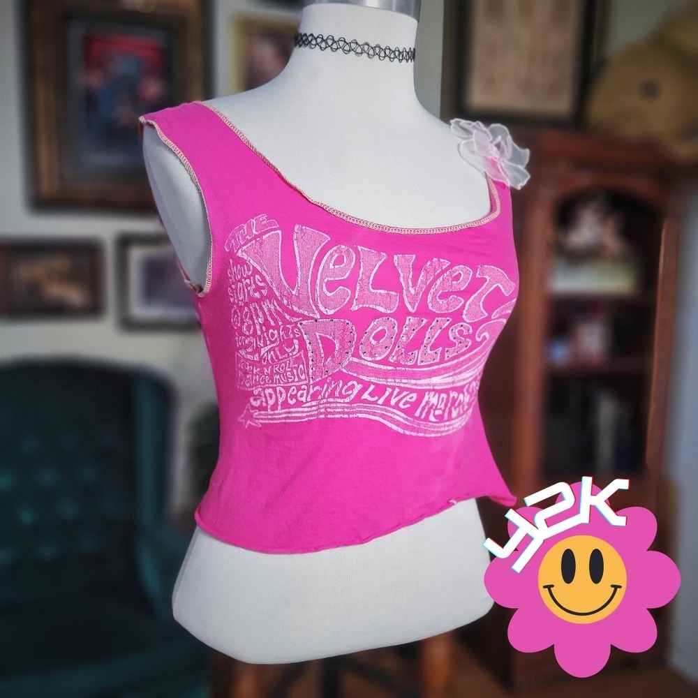 Y2K Xi Pink Velvet Dolls Rhinestone Band Graphic‎ Crop Tank Top - Size XS